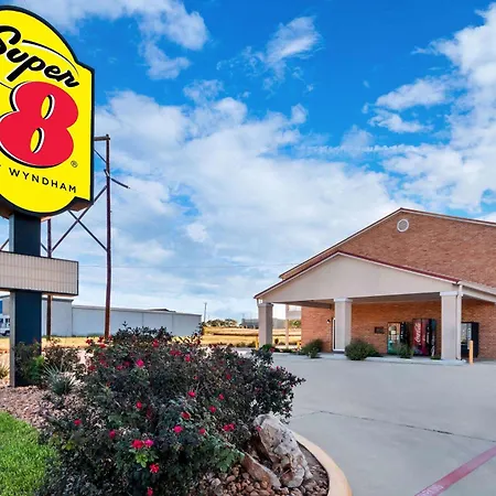 Super 8 By Wyndham Pleasanton Motel